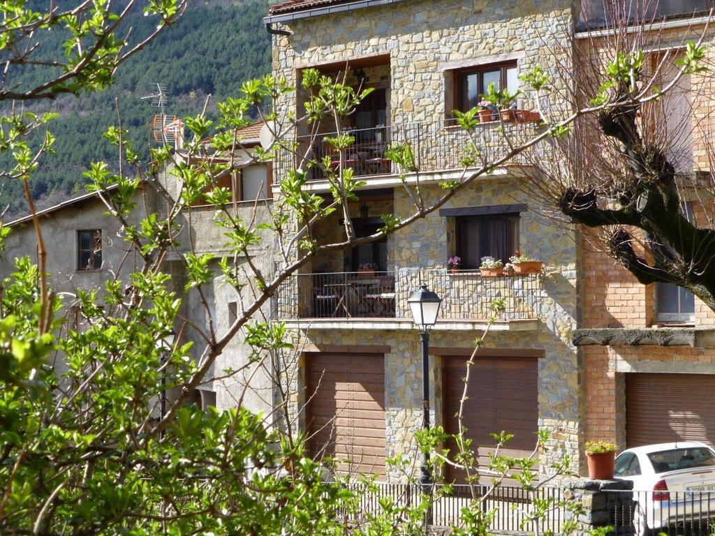 La Fusteria Del Casat Apartment Sarroca de Bellera Luaran gambar
