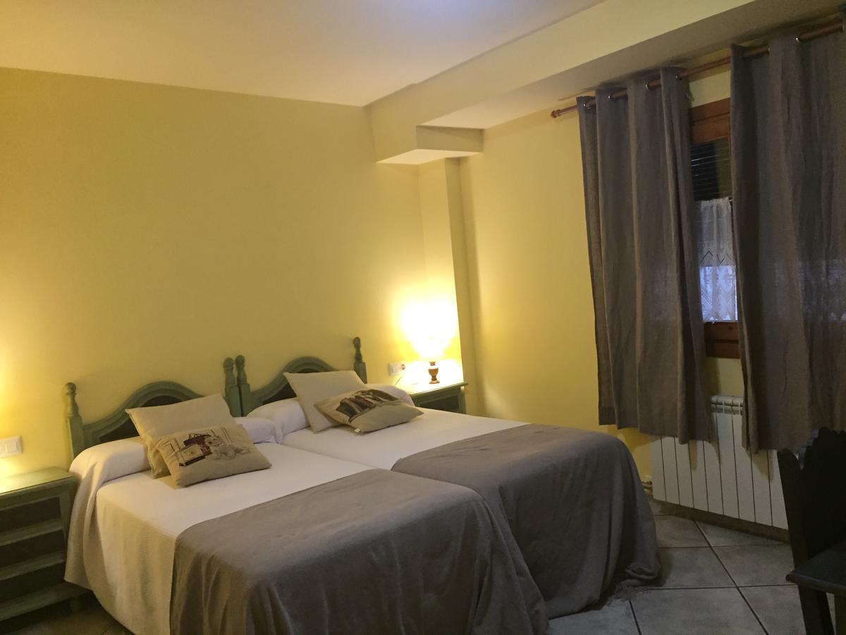 La Fusteria Del Casat Apartment Sarroca de Bellera Luaran gambar
