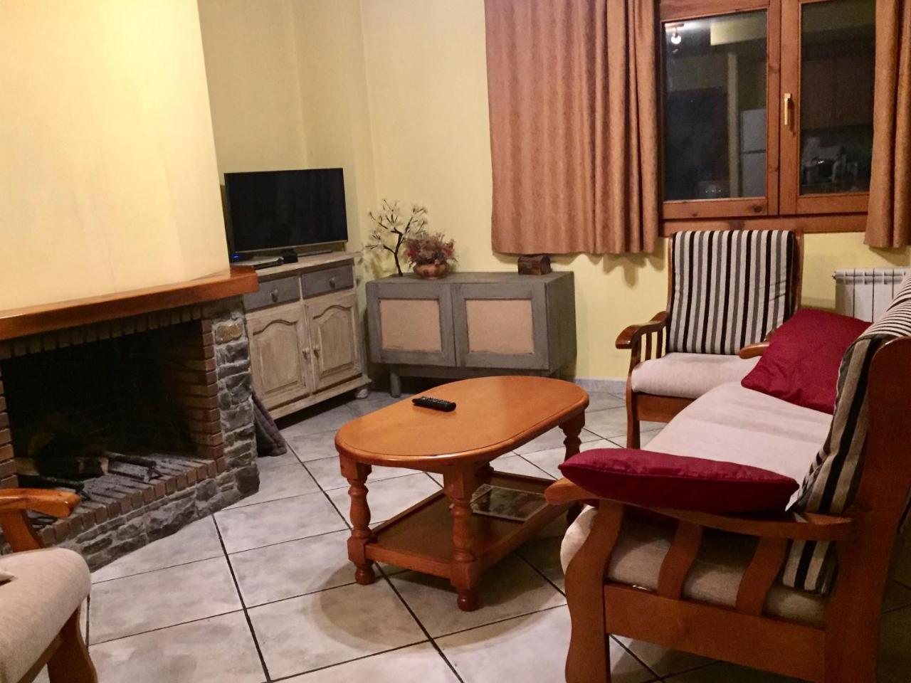 La Fusteria Del Casat Apartment Sarroca de Bellera Luaran gambar